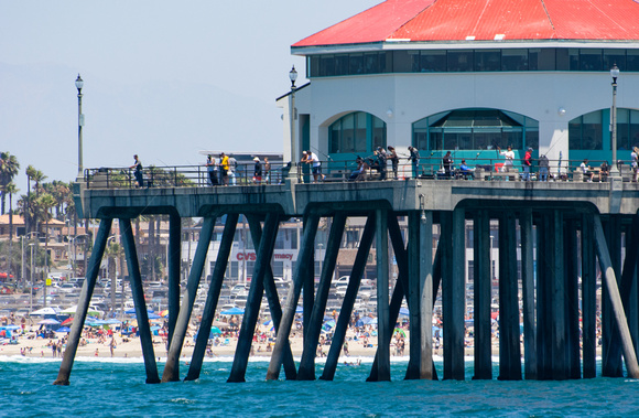 A hot beach day at Huntington Beach Pier